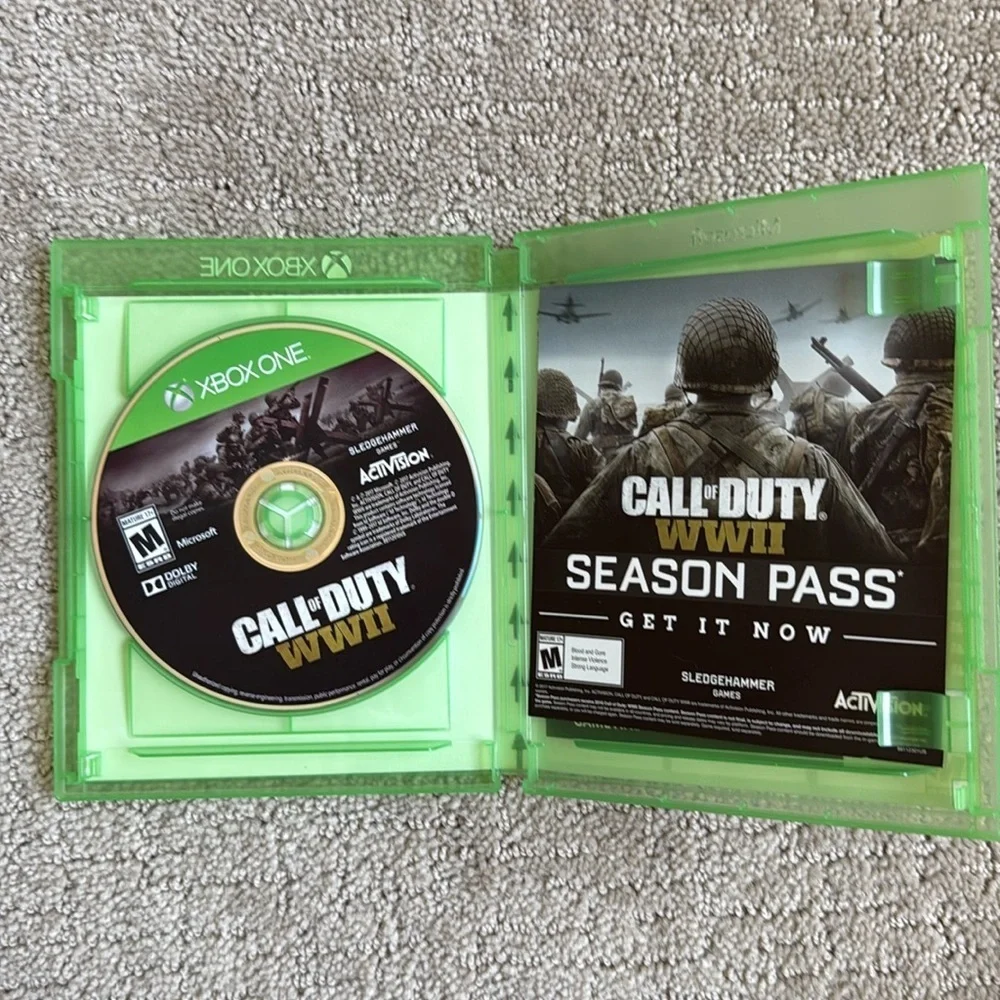Call of Duty WWII for Xbox One - Green Case